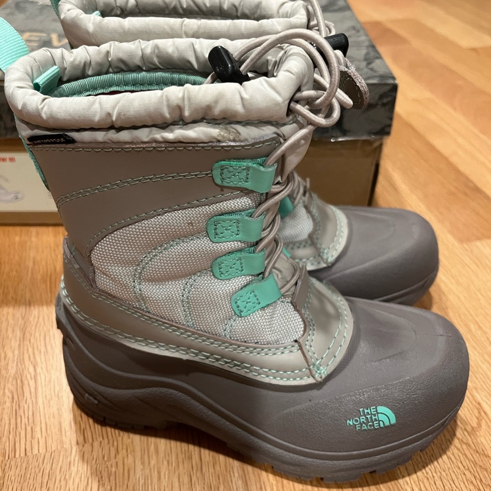 The North Face Kids' Gray and Teal Snow Boots